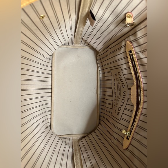 SOLD: Louis Vuitton- Neverfull MM - Picture 5 of 8